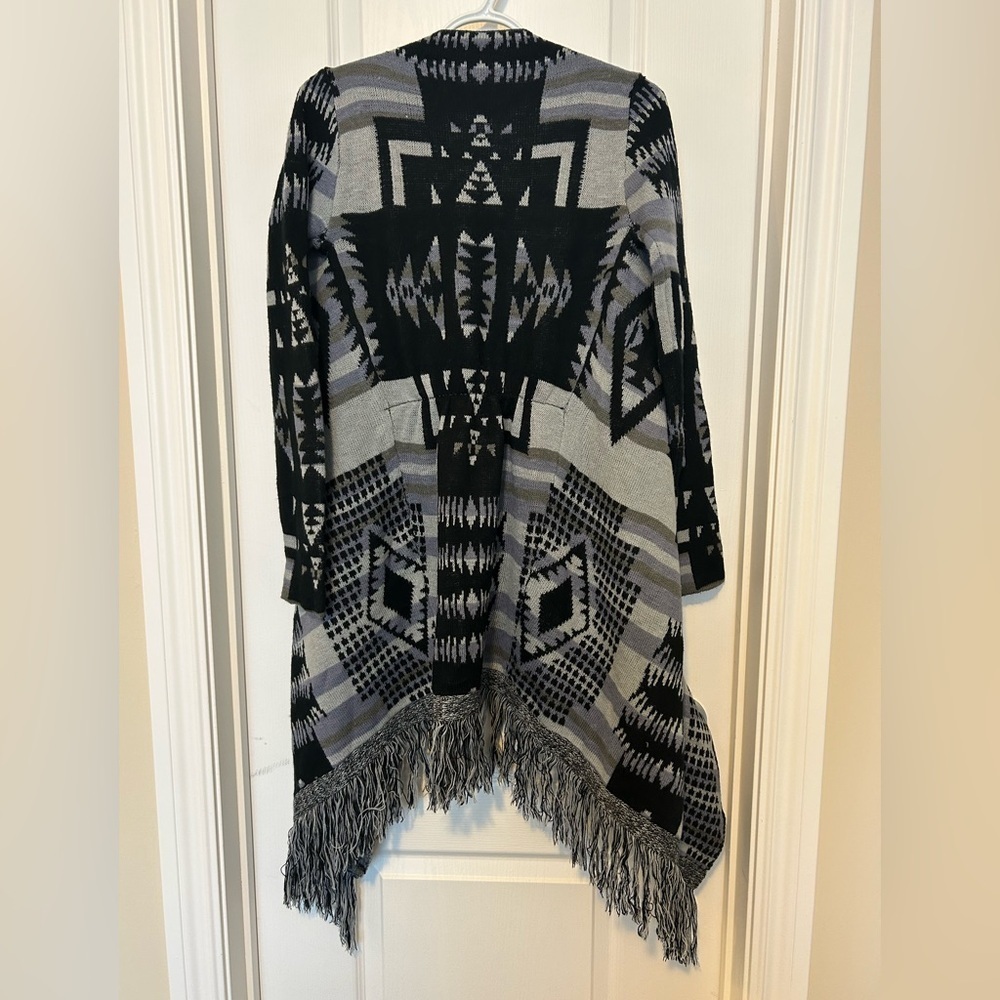 Black and Gray Patterned Women's Sweater - Picture 4 of 6